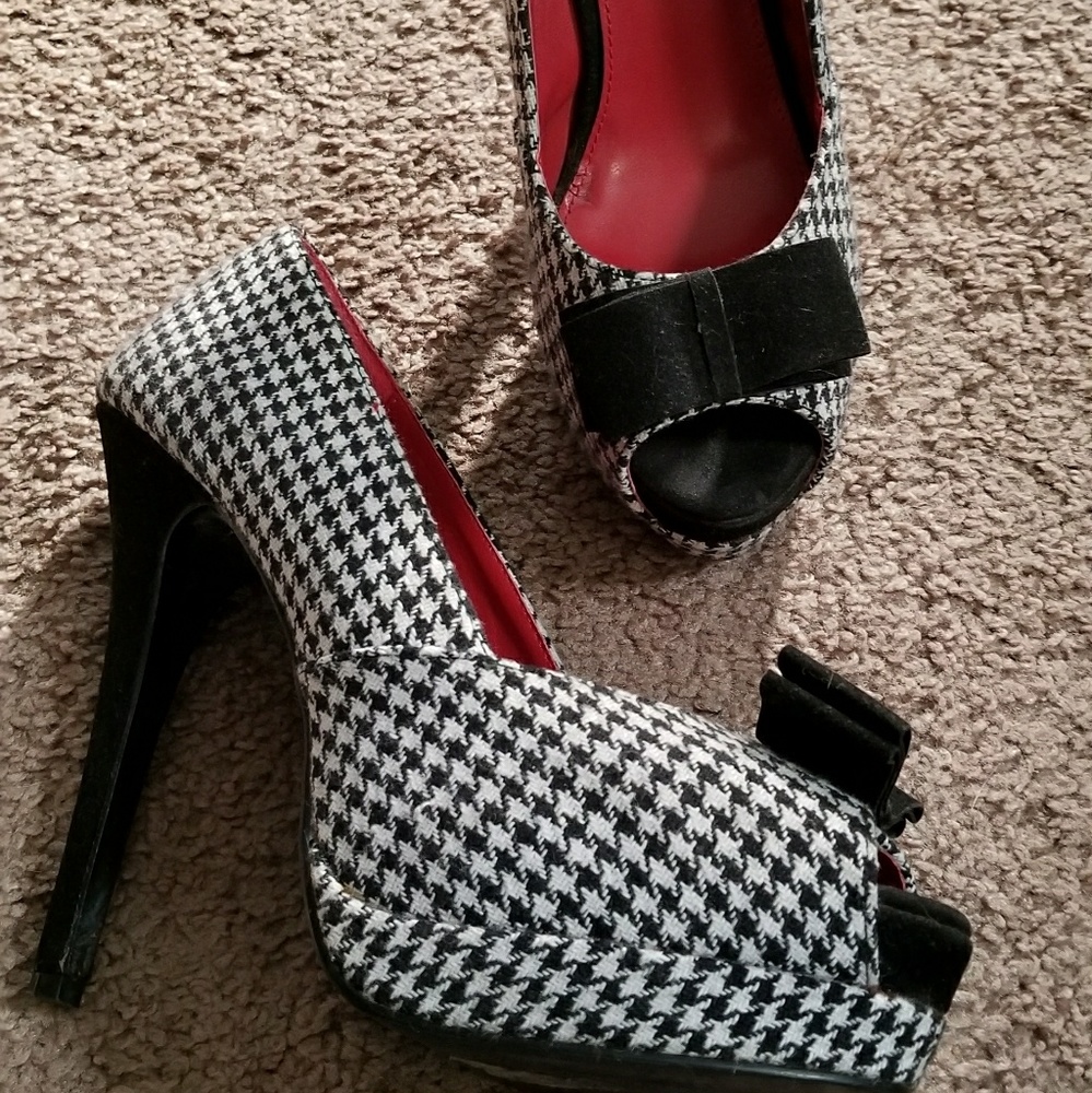 Pinup couture houndstooth pumps